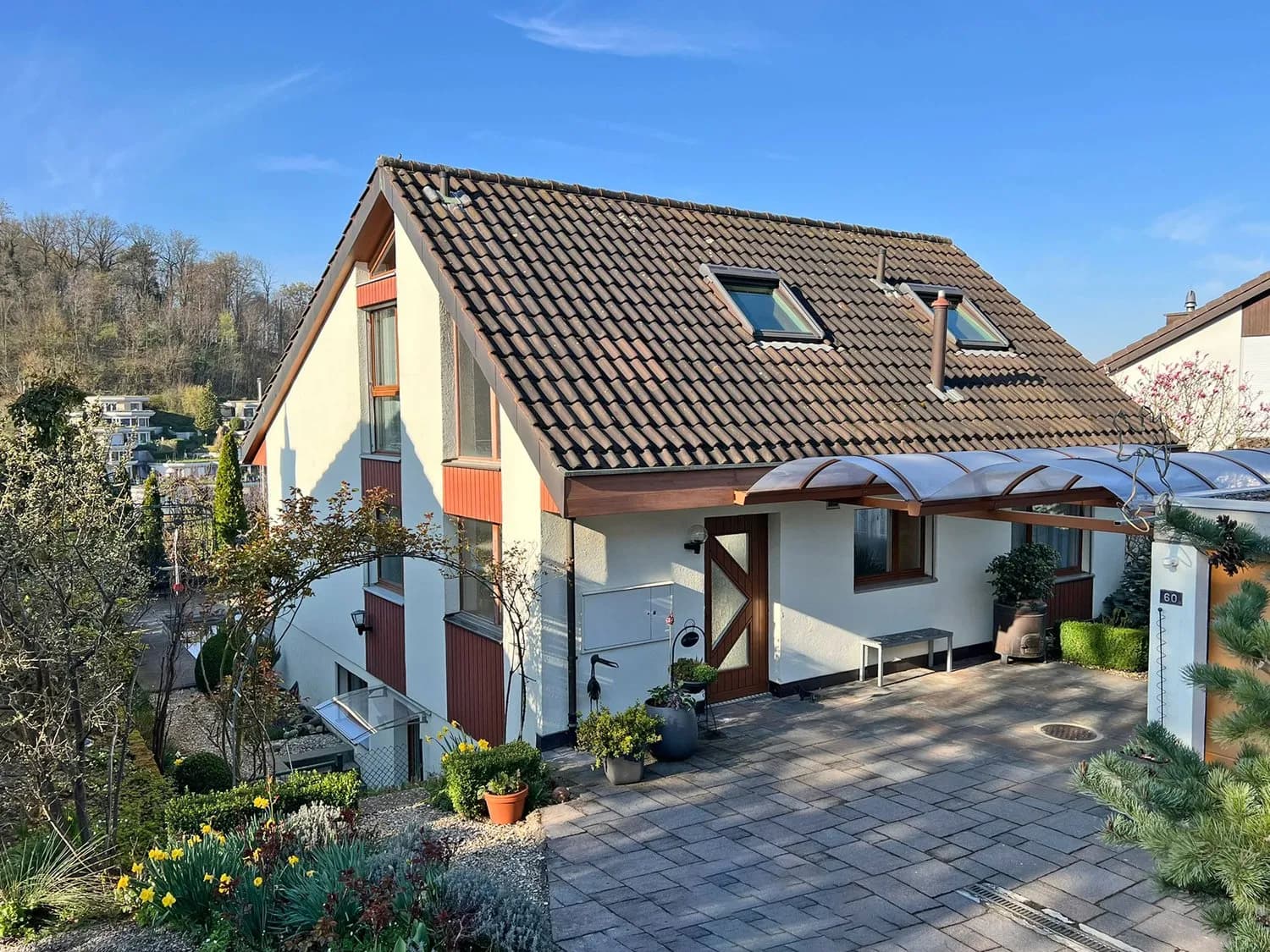 Einfamilienhaus mit Garten, Teich und viel Raum zum Leben – ruhig gelegen in Münchenstein