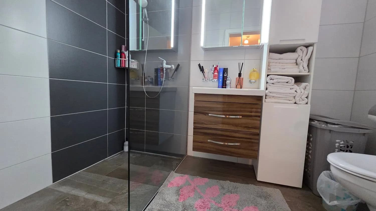 Saniertes 3-Familienhaus mit 4.6% Rendite