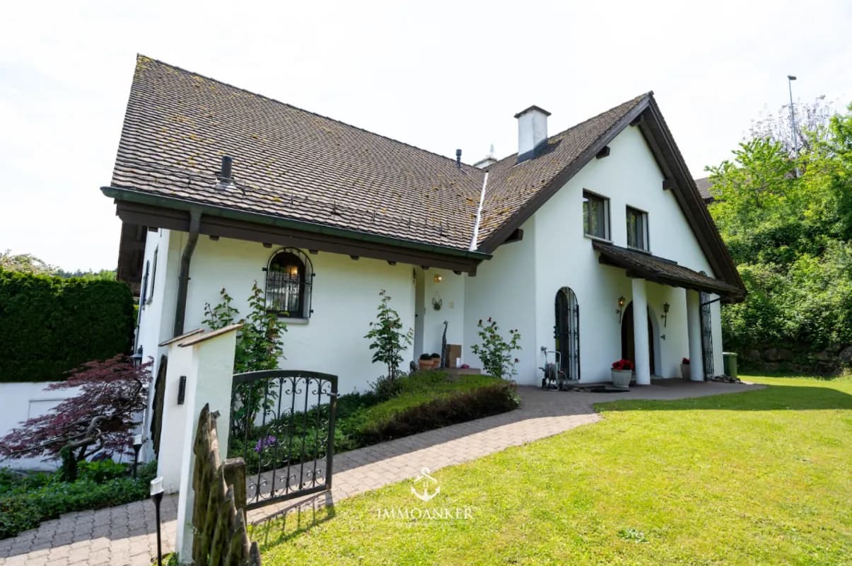 Private Poolvilla mit Einliegerwohnung - Ihr Rückzugsort in Fällanden