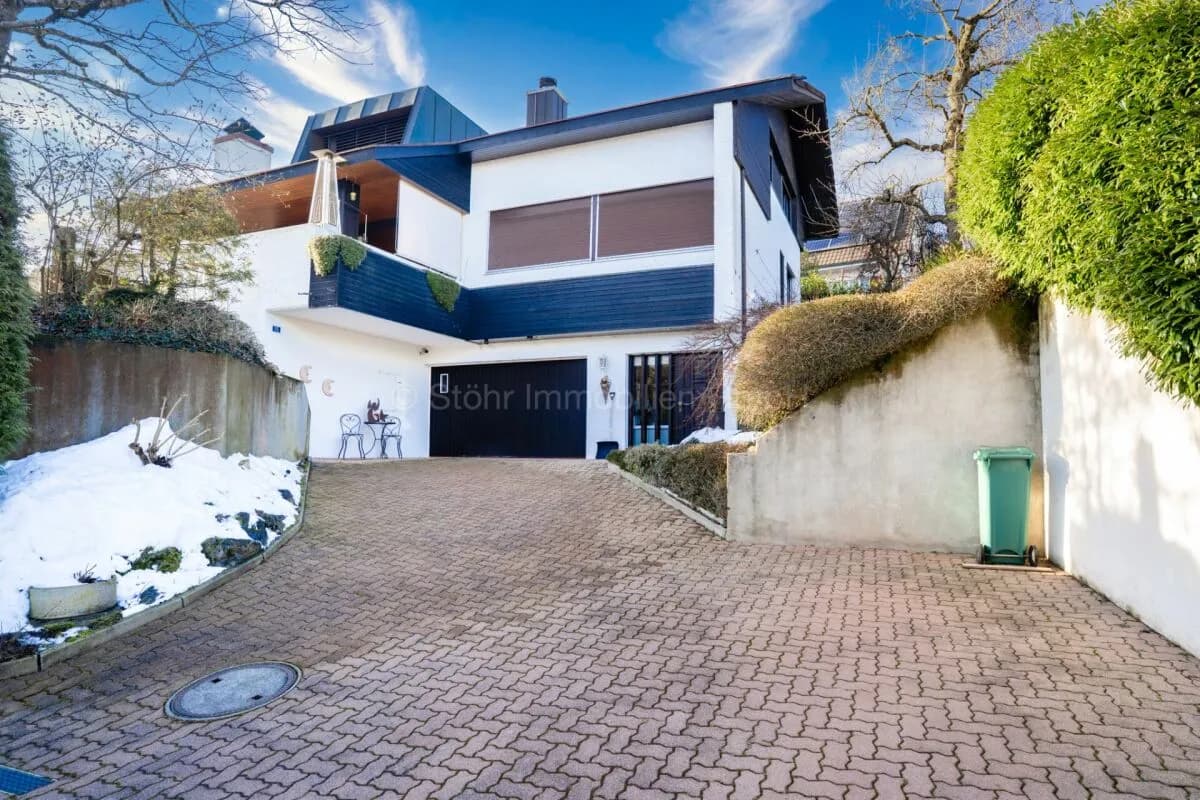 Freistehendes 7-Zimmer Einfamilienhaus mit viel Potenzial