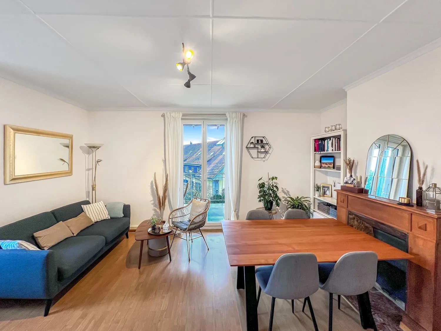 Modern 2.5-Zimmer-Apartment mit Balkon, Köniz