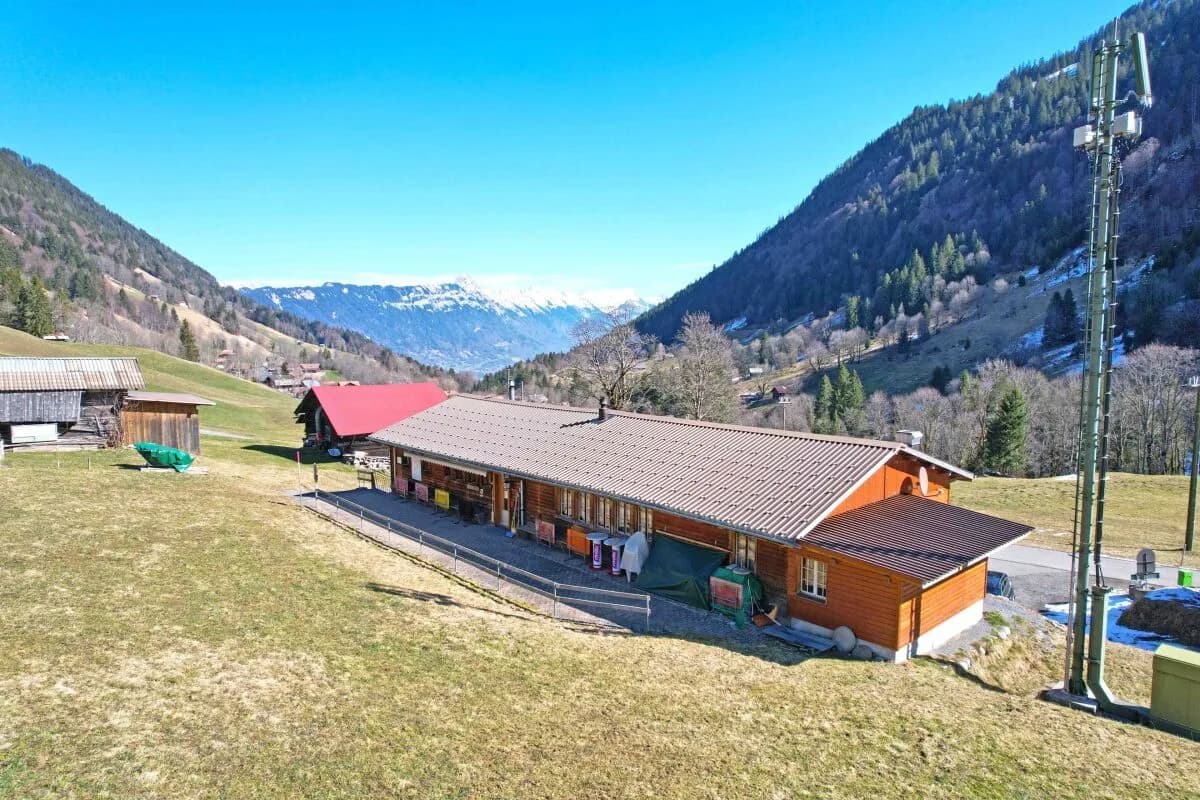 Hotel Pension Alpenrose mit 2 Restaurants und Skilift in Saxeten