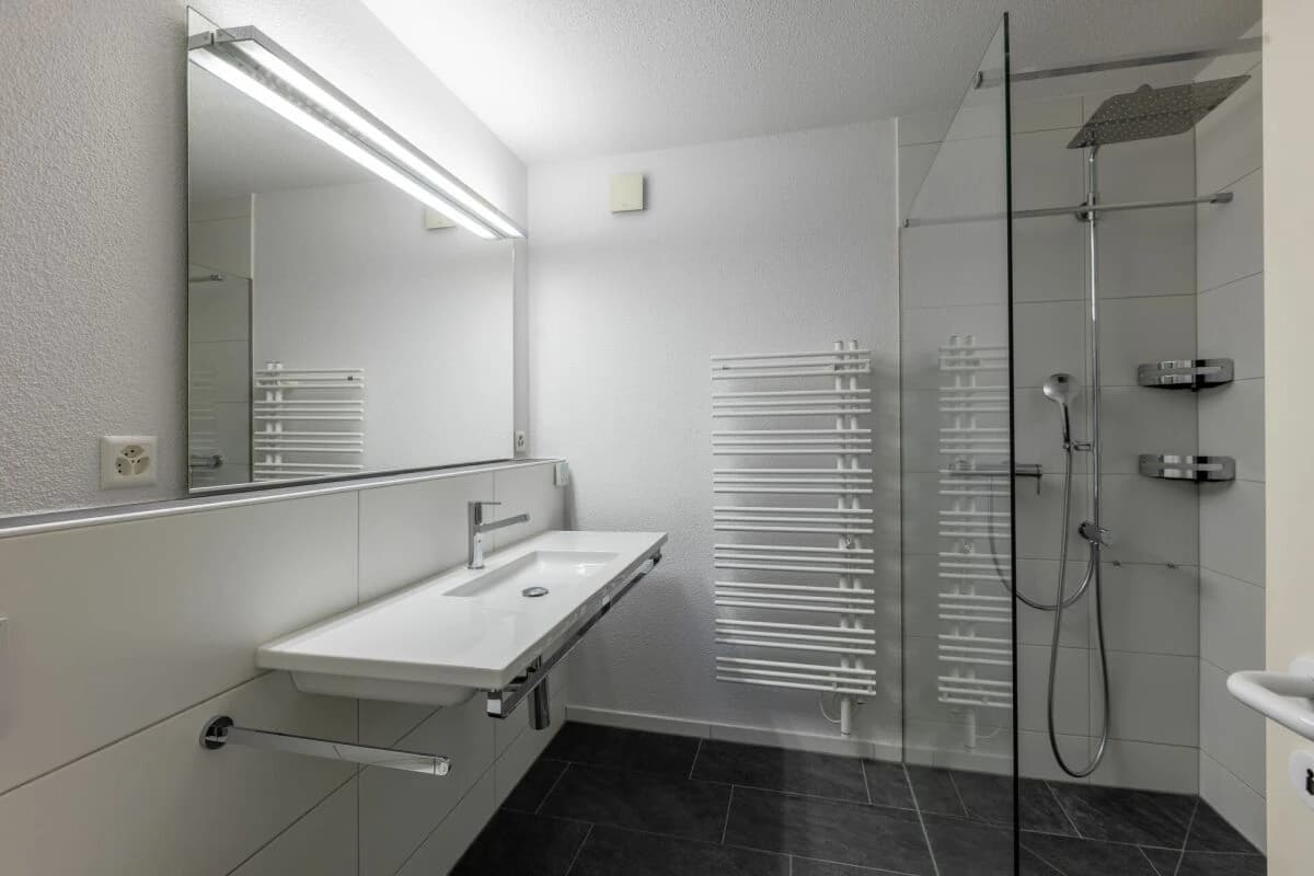 Grosse Sonnenterrasse plus Cheminée im exklusives Terrassenhaus beim Lindli