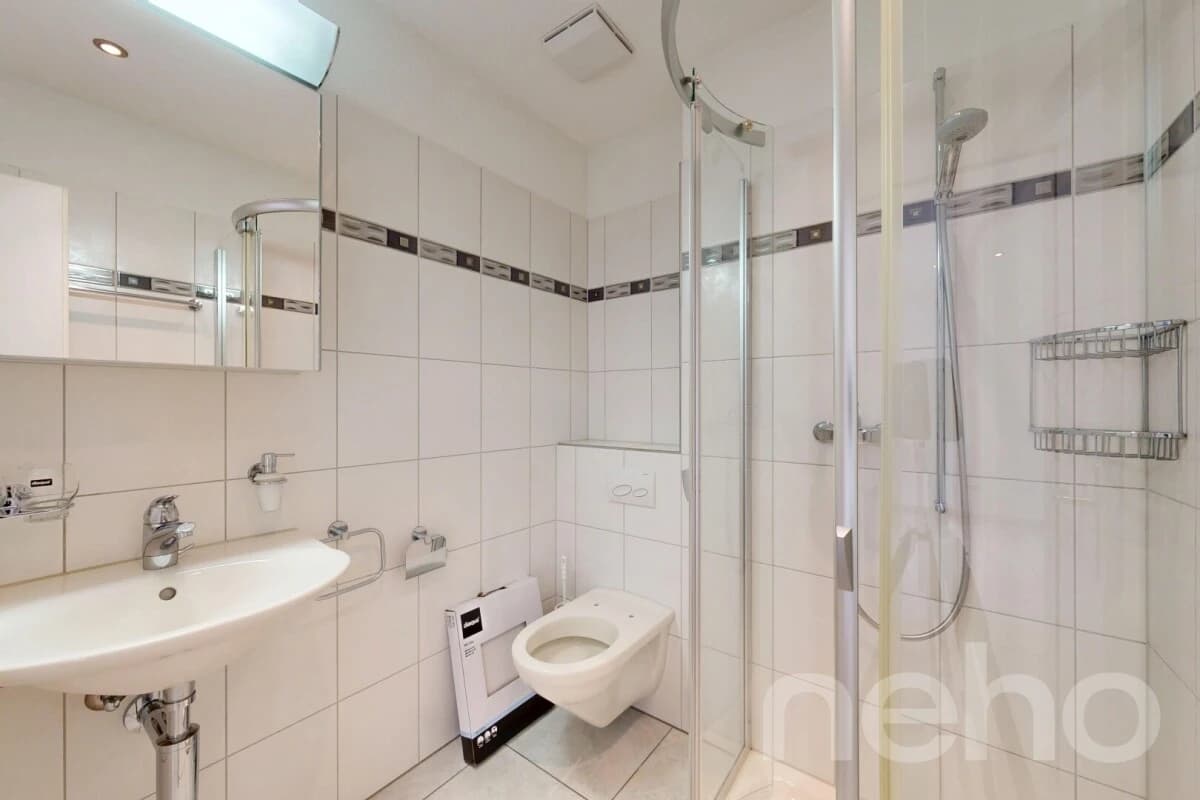 Helle 4.5-Zimmer-Wohnung mit verglastem Balkon