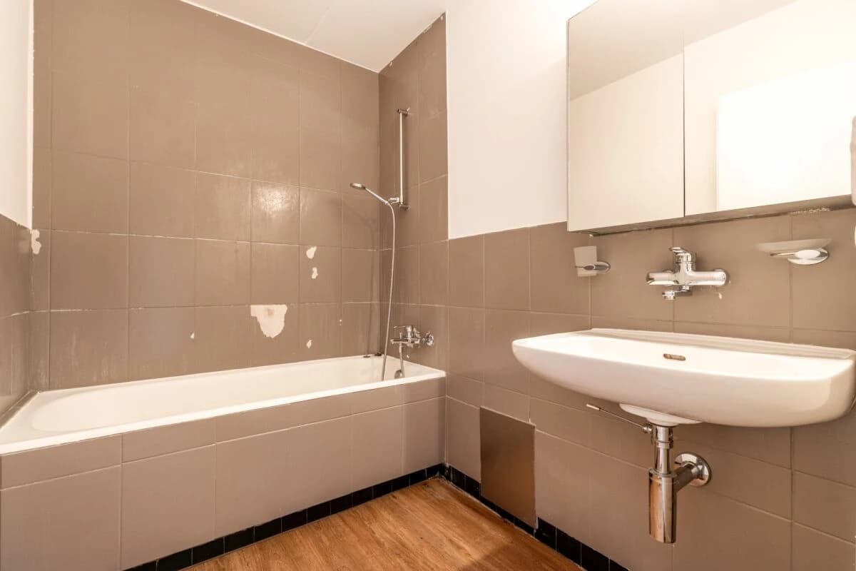 Renoviertes 5-Zimmer Mittelhaus mit Aussenparkplatz im beliebten Nägelseequartier