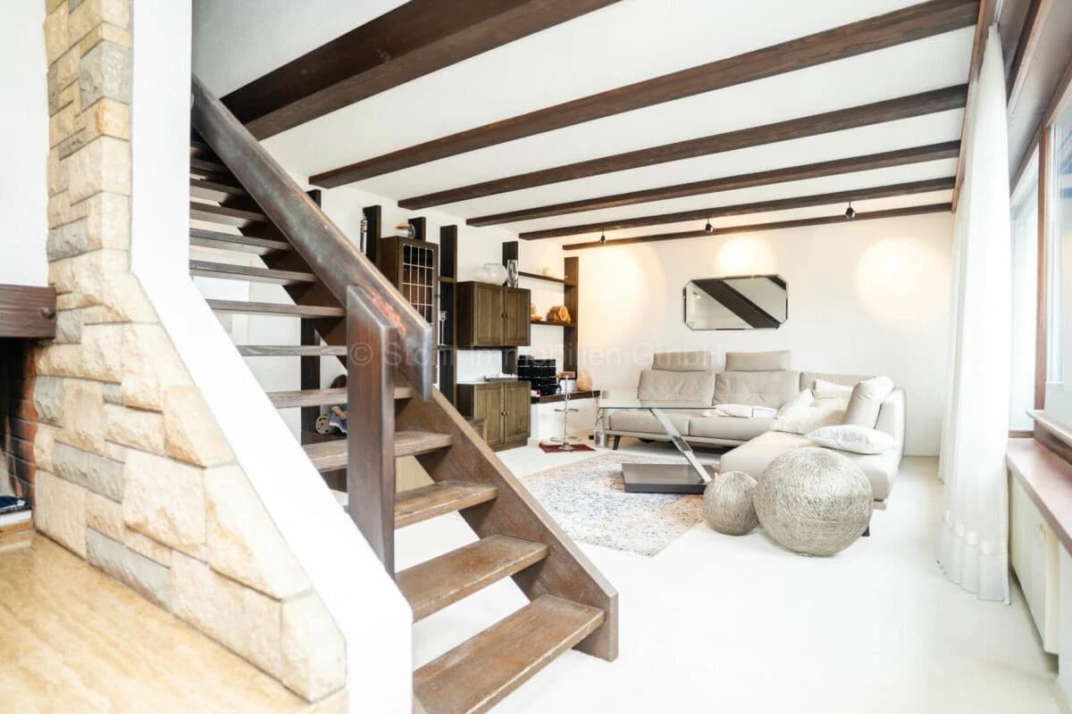 Freistehendes 7-Zimmer Einfamilienhaus mit viel Potenzial