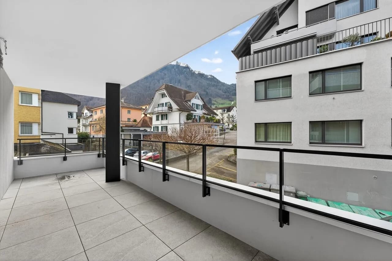 Erstvermietung: 2.5-Zimmer-Wohnung mit 2 Balkonen & Seeblick