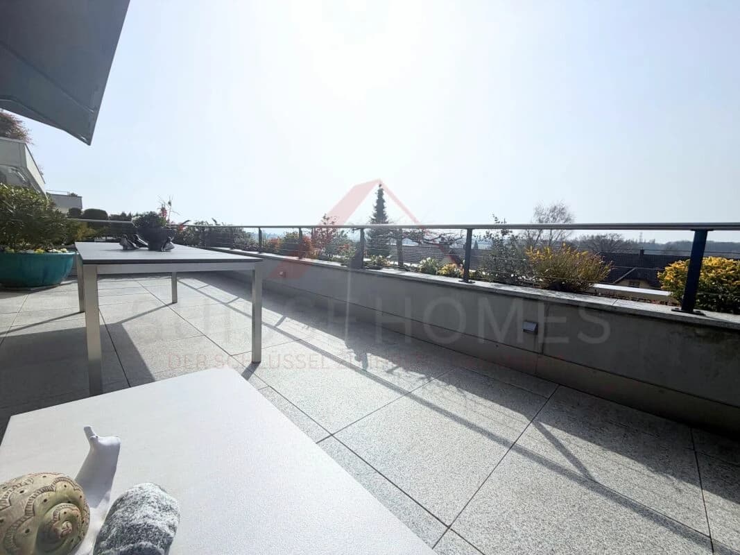 Moderne 4.5-Zimmer-Terrassenwohnung mit 165 m² Wohnfläche und ca. 100 m² Sonnenterrasse in Gampelen