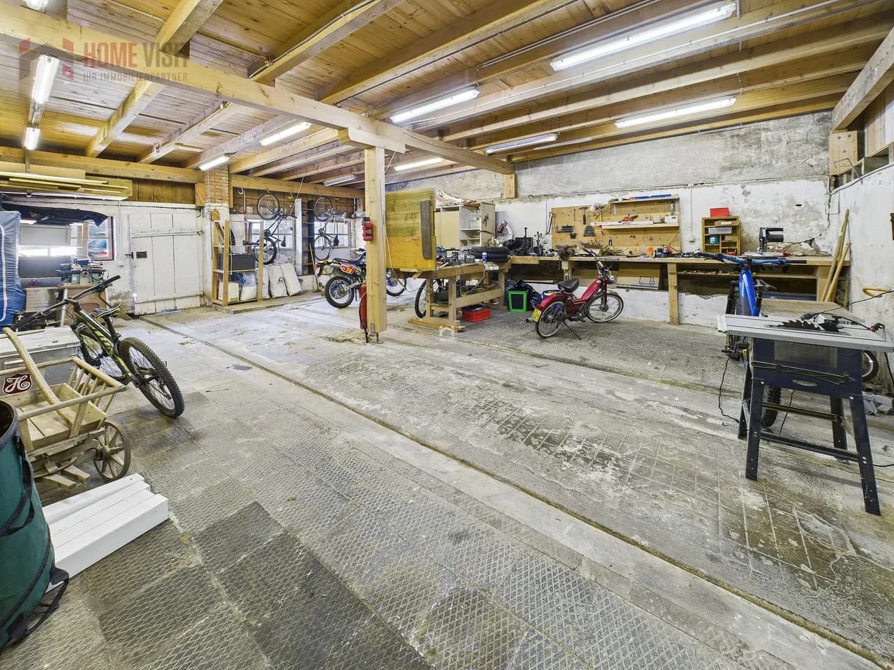 5.5-Zi.-Wohnung mit Pferdehaltungsmöglichkeit in Zweifamilienhaus