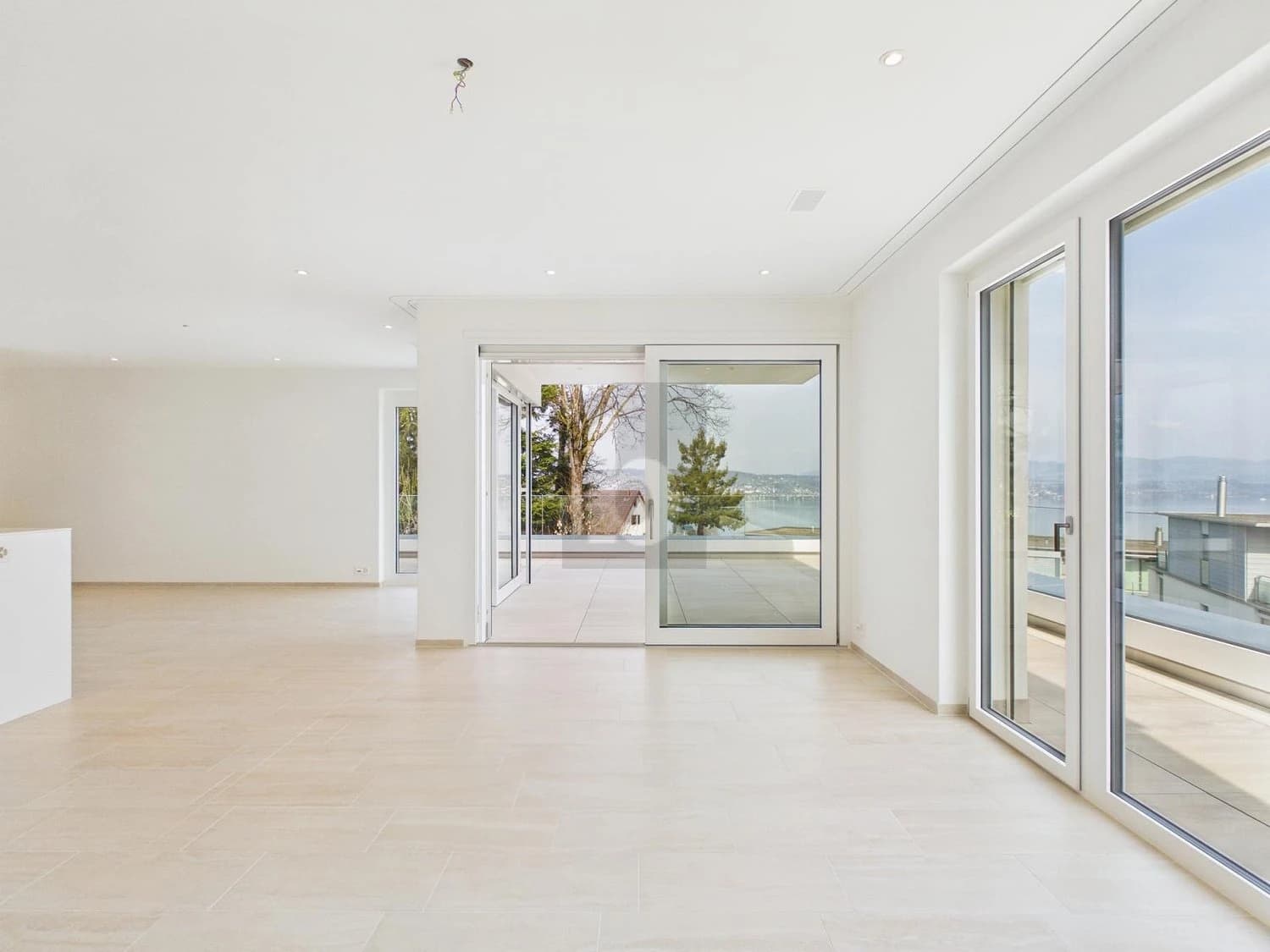 LUXURIÖSE RUHEOASE MIT HIGH-END TECHNIK