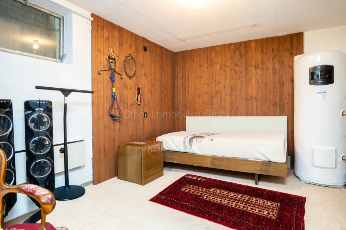 Freistehendes 7-Zimmer Einfamilienhaus mit viel Potenzial