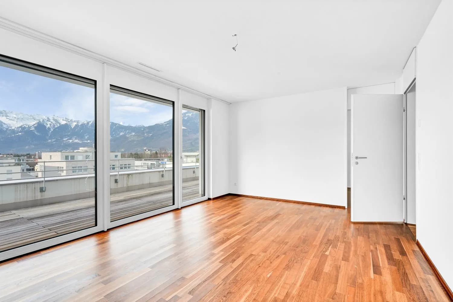 Hochwertige Wohnung mit grosszügiger Terrasse