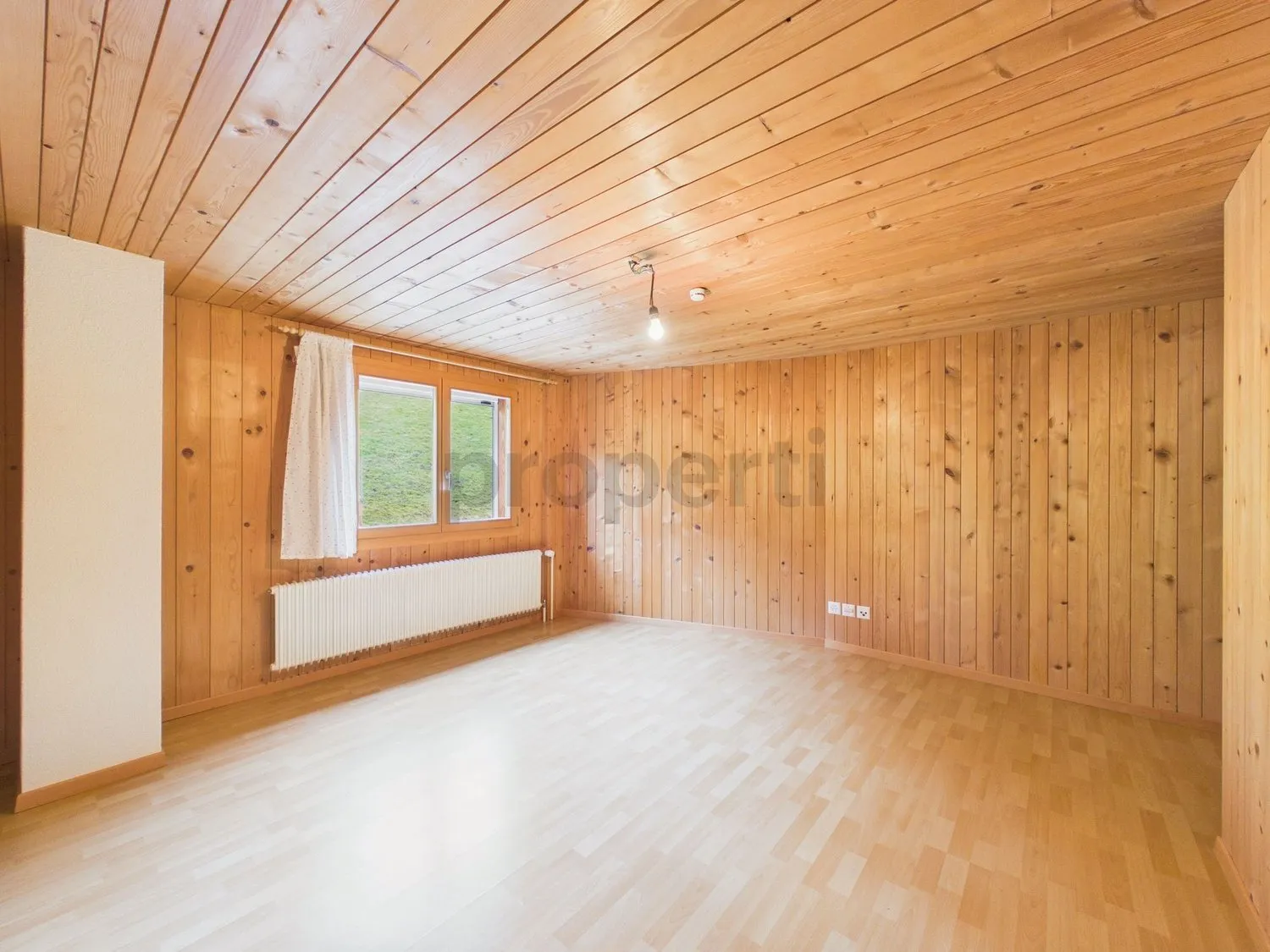 4.5-Zimmer-Dachwohnung in ruhiger, sonniger Lage