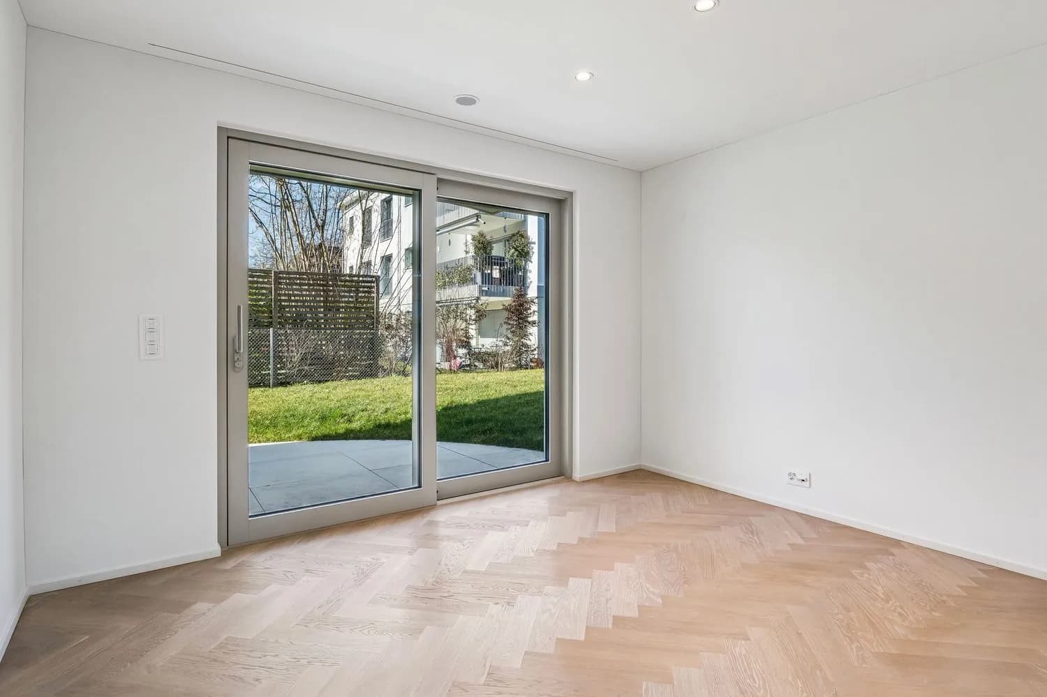 Neubau 2.5-Zimmer-Gartenwohnung mit privatem Aussenbereich in Oerlikon