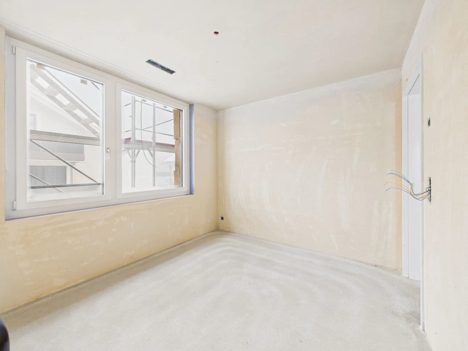 Moderne 5.5-Zimmer Neubauwohnung in Sattel