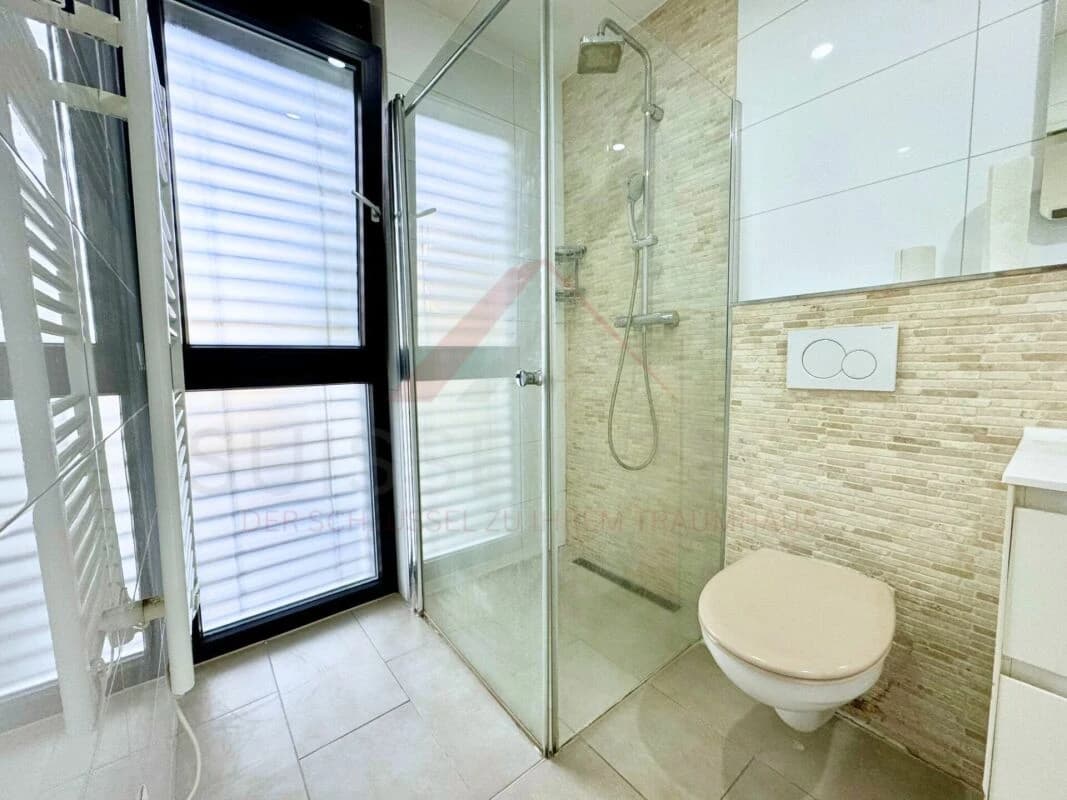 Moderne 4.5-Zimmer-Wohnung mit 159 m² Wohnfläche, Lift und 25 m² Balkon in Studen BE