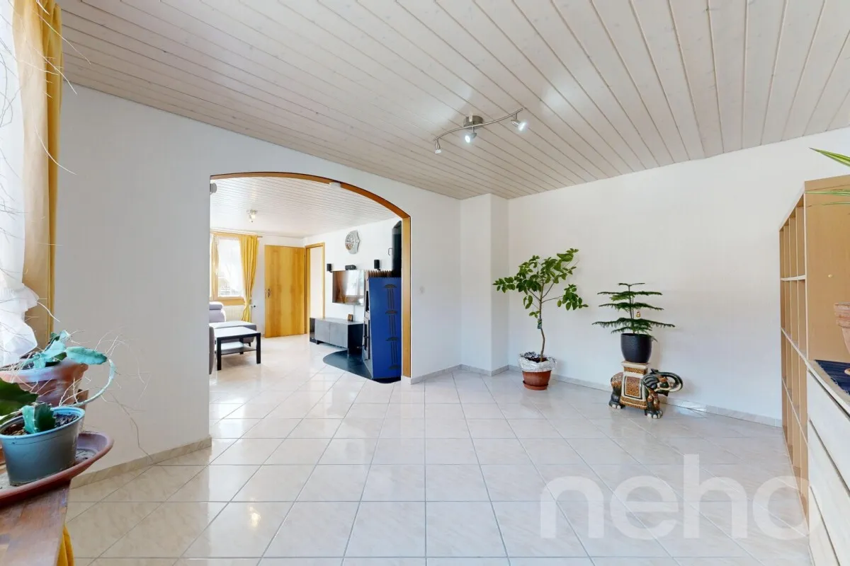 Einfamilienhaus mit 2 Garagen und vielseitigem Raumangebot