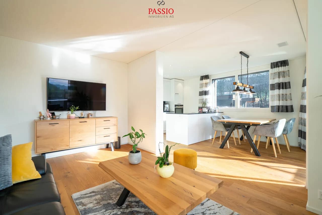 Moderne 3.5-Zimmer-Attikawohnung mit grosser Terrasse & Weitsicht