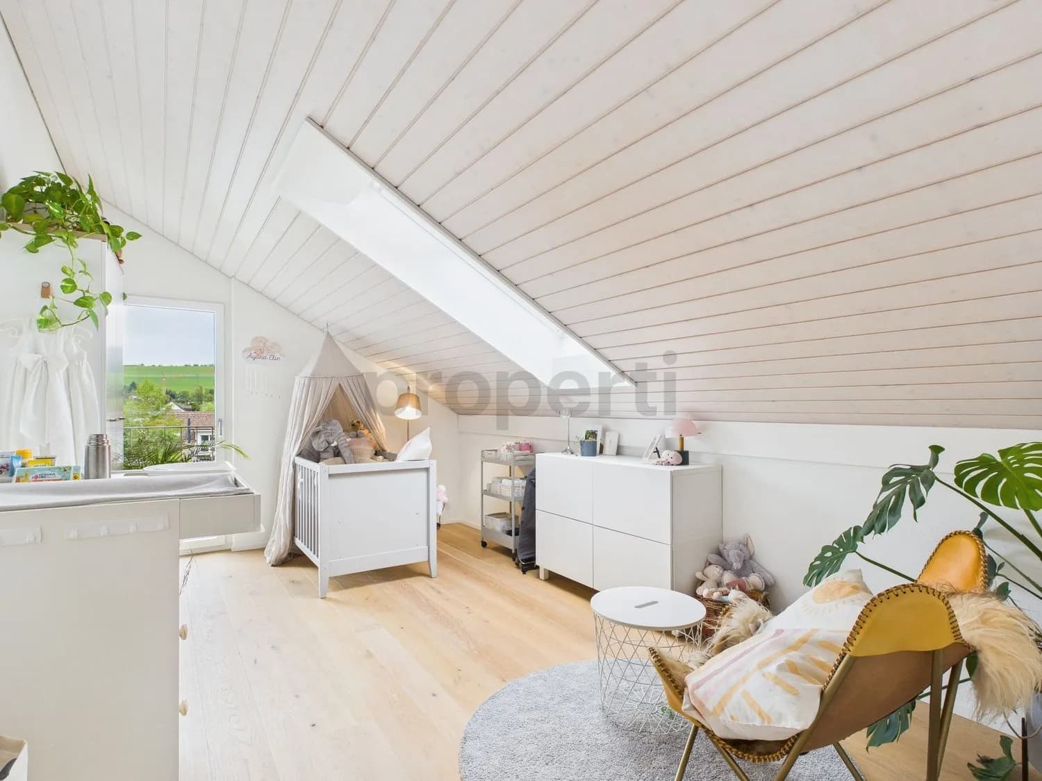 Moderne 5.5-Zimmer Dachwohnung in Erlinsbach mit wunderschöner Terrasse, von wo Sie die Abendsonne geniessen können