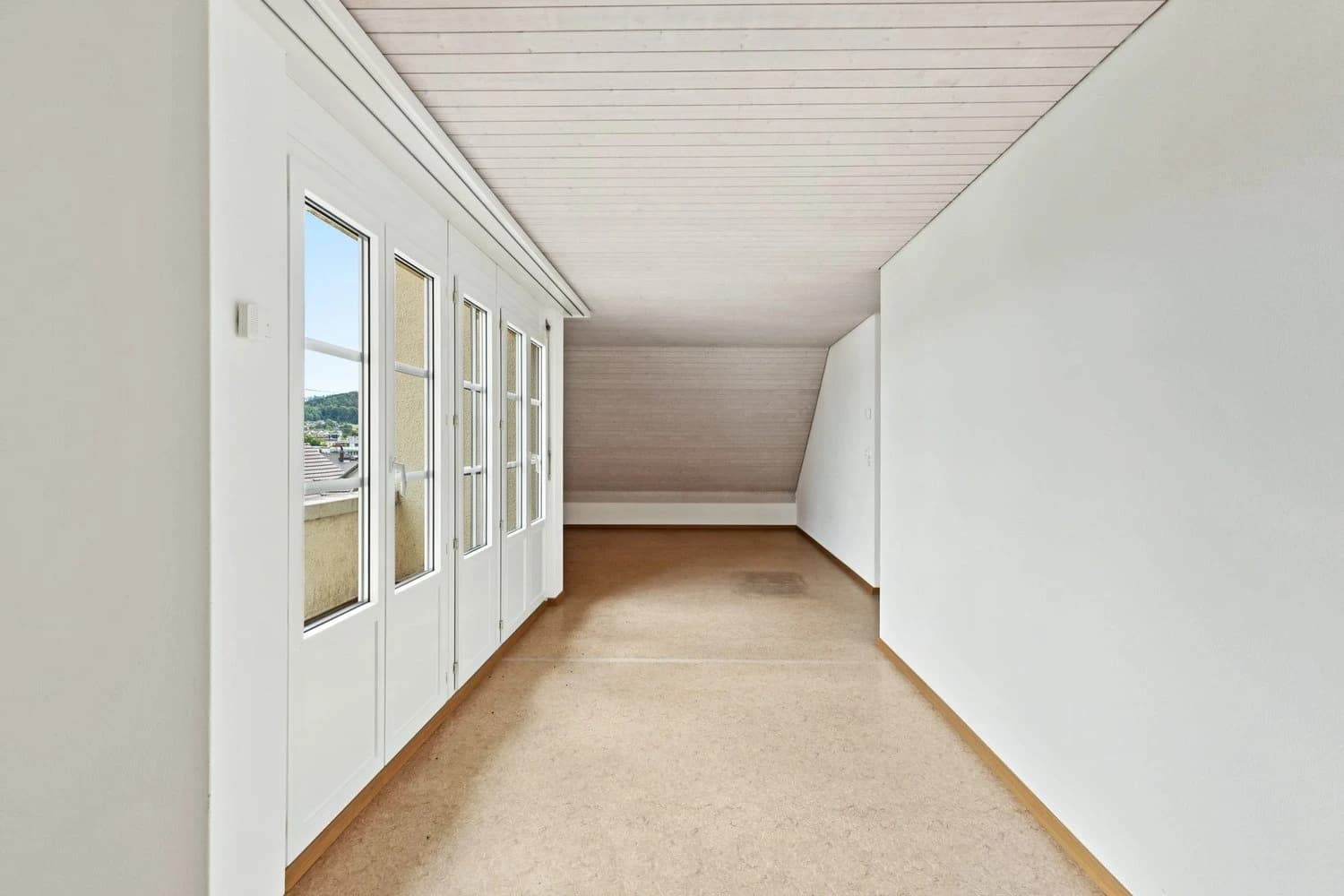 Für Dachwohnungen-Liebhaber! *Mieten ohne Kaution*