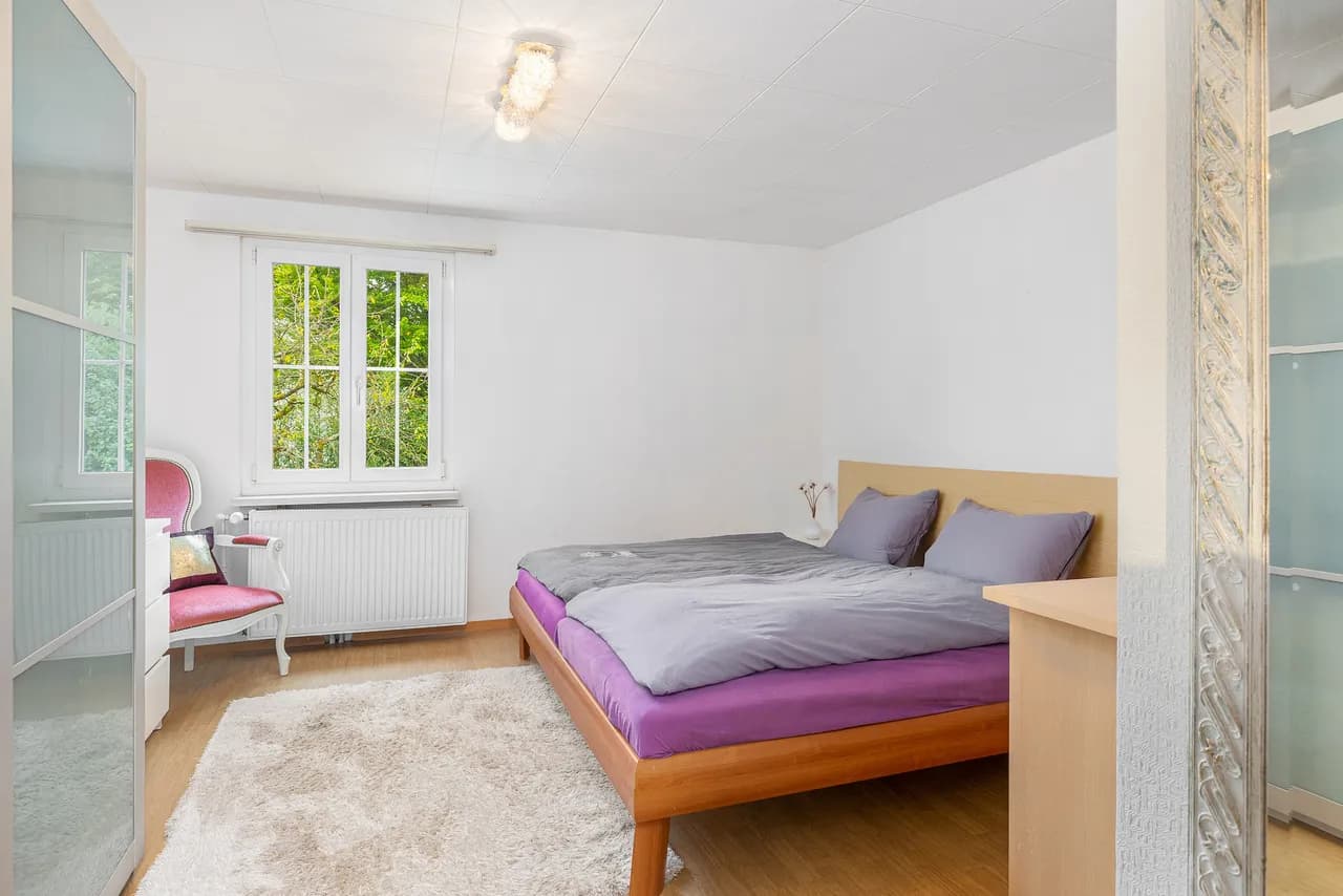 Grosszügiges Einfamilienhaus mit Gartenidylle und Potenzial