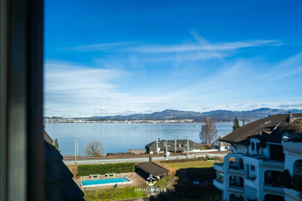 Exklusive 6.5-Zimmer-Dachgeschosswohnung mit Lift direkt in die Wohnung - Seepark Altendorf