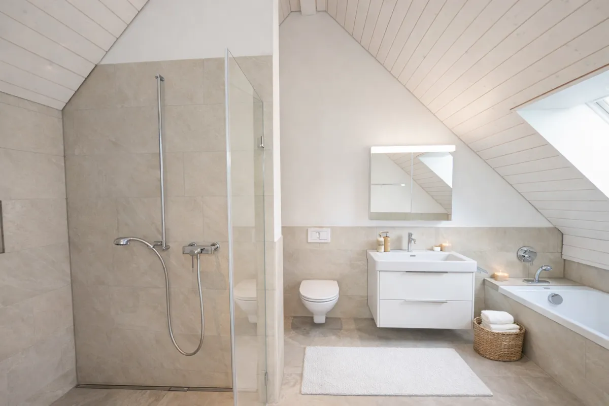 Charmante 4.5-Zimmer-Dachmaisonette mit zwei sonnigen Balkonen