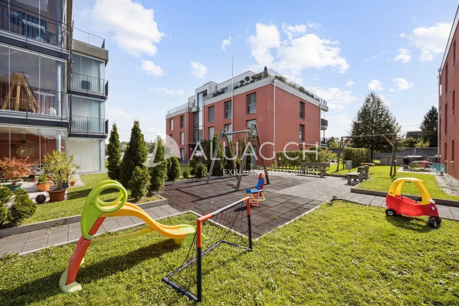 HELLE 4.5 ZIMMER WOHNUNG MIT WINTERGARTEN