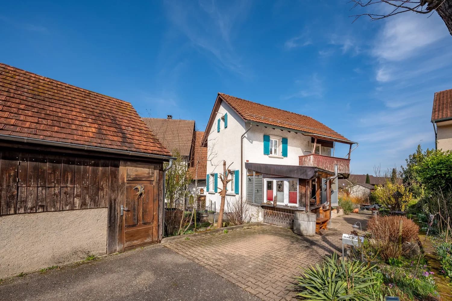 Chnusperhüsli mit separater Werkstatt und Bar