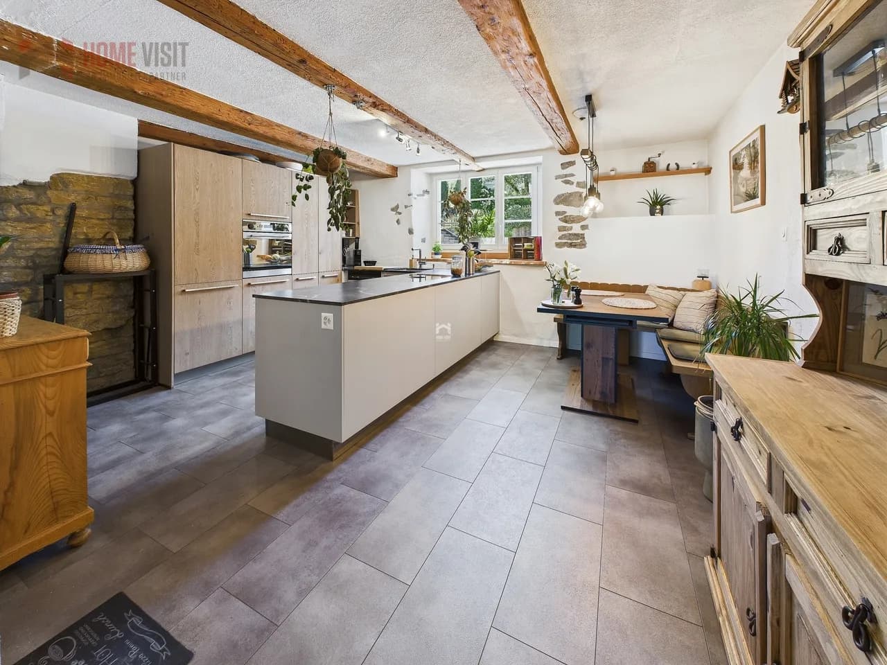 5.5-Zi.-Wohnung mit Pferdehaltungsmöglichkeit in Zweifamilienhaus