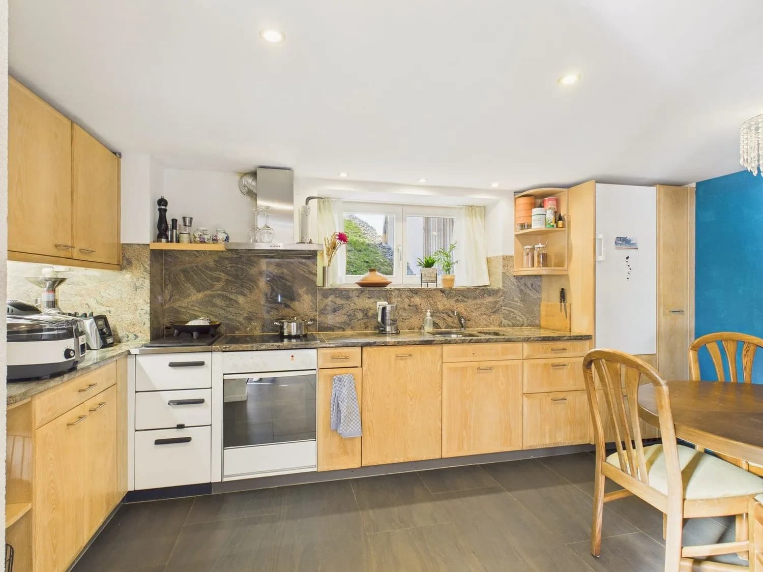 Haus mit Werkstatt & über 100 m² Nebenflächen  ideal für Wohnen und Arbeiten in Disentis