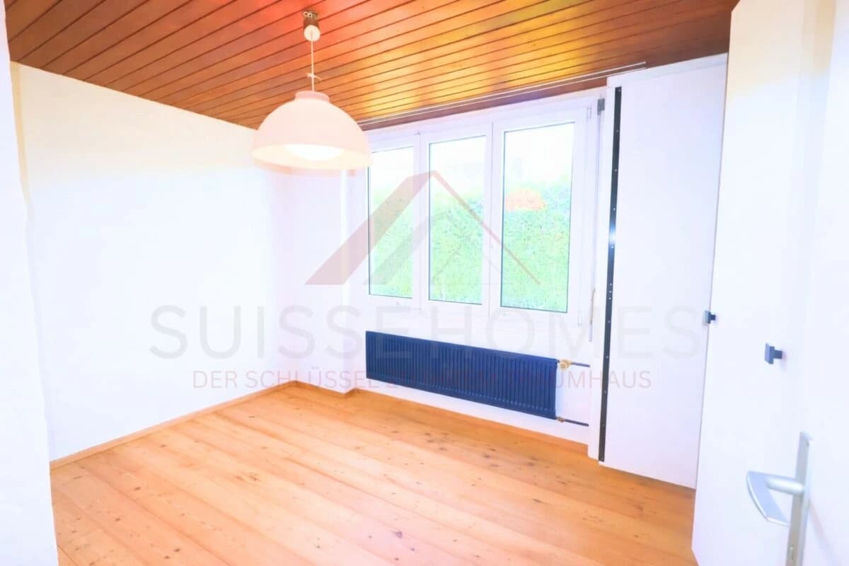 Grosszügiges Einfamilienhaus mit Seesicht und Pool