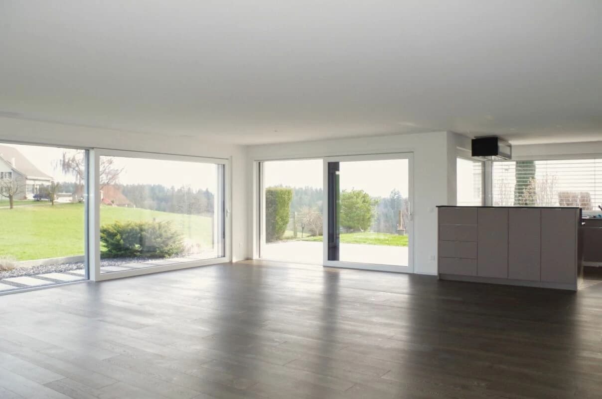 Ländliche Idylle trifft Wohnkomfort: 5.5-Zimmer-Gartenwohnung für ruhige Mieter