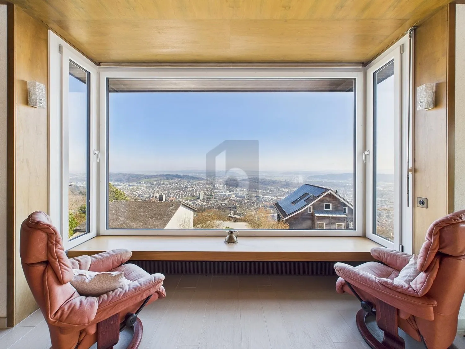 GROSSZÜGIG MIT PANORAMA-AUSSICHT