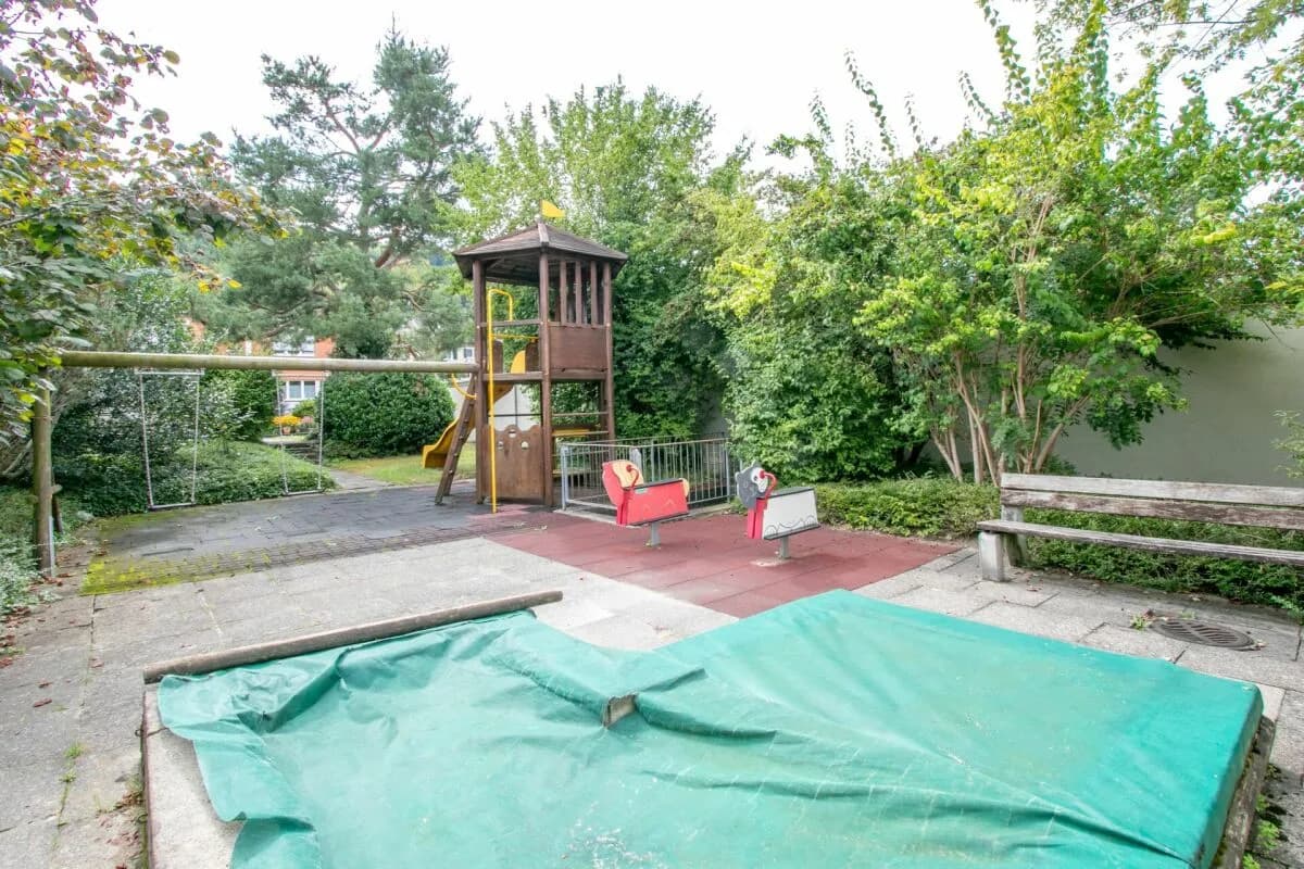 Renoviertes 5-Zimmer Mittelhaus mit Aussenparkplatz im beliebten Nägelseequartier