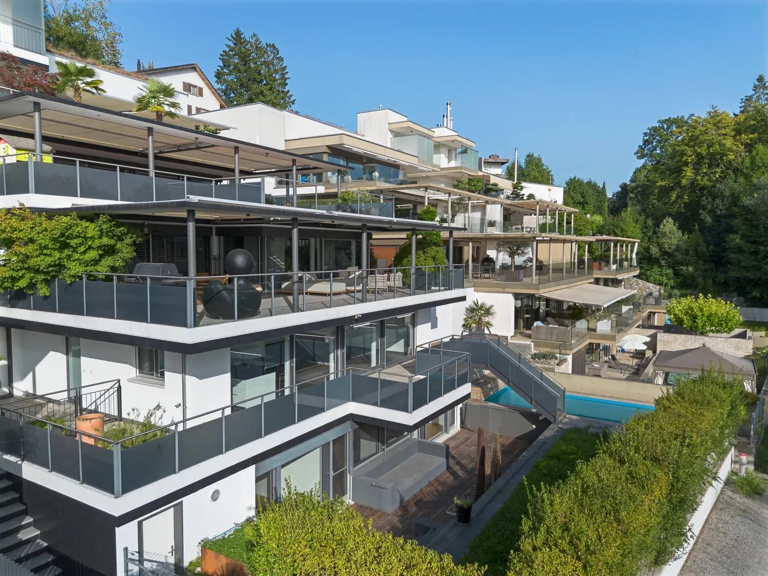 Leben mit Pool, grosser Terrasse und Limmatblick