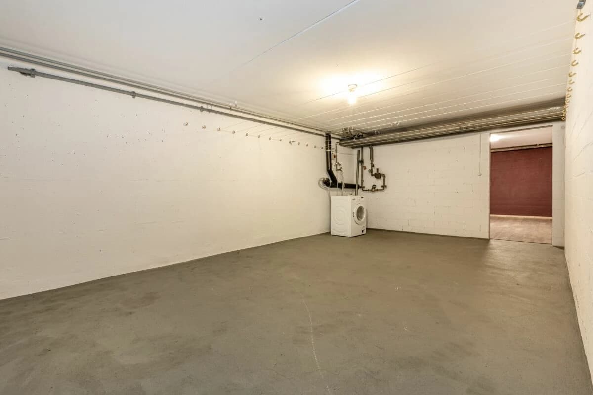 Renoviertes 5-Zimmer Mittelhaus mit Aussenparkplatz im beliebten Nägelseequartier