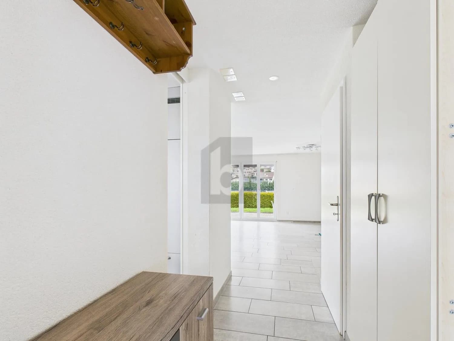 FAMILIENFREUNLICH MIT SONNIGEM GARTEN!