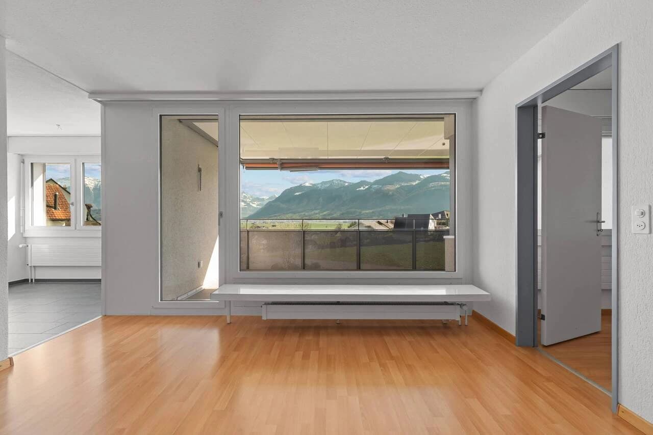 Attraktive 5.5-Zimmer-Wohnung mit wunderschönem Blick ins Grüne