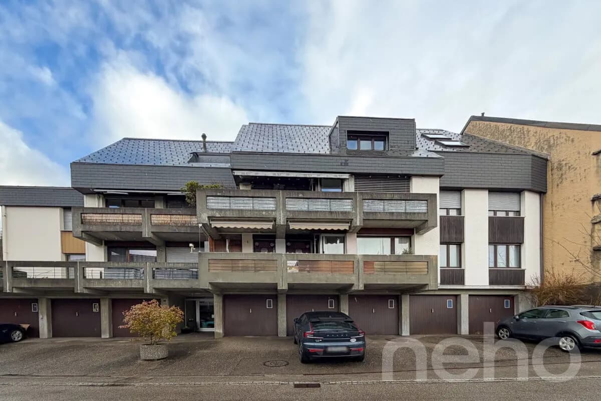 Grosszügige Attikawohnung mit Blick auf die Alpen
