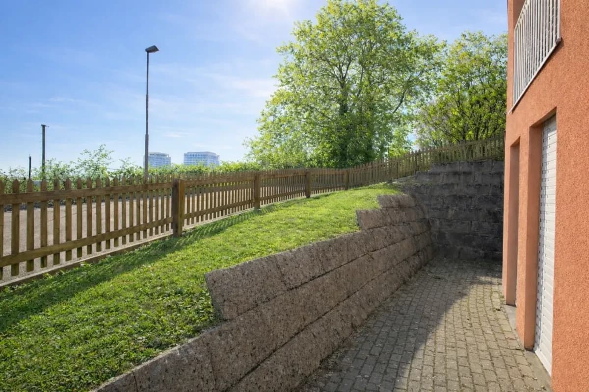 ATTRAKTIVE ANLAGEWOHNUNG MIT SONNIGEM SITZPLATZ