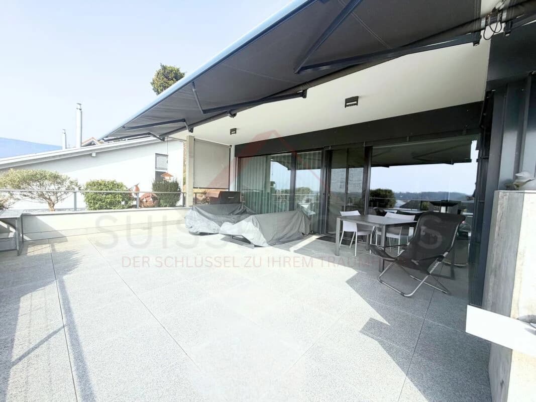 Moderne 4.5-Zimmer-Terrassenwohnung mit 165 m² Wohnfläche und ca. 100 m² Sonnenterrasse in Gampelen