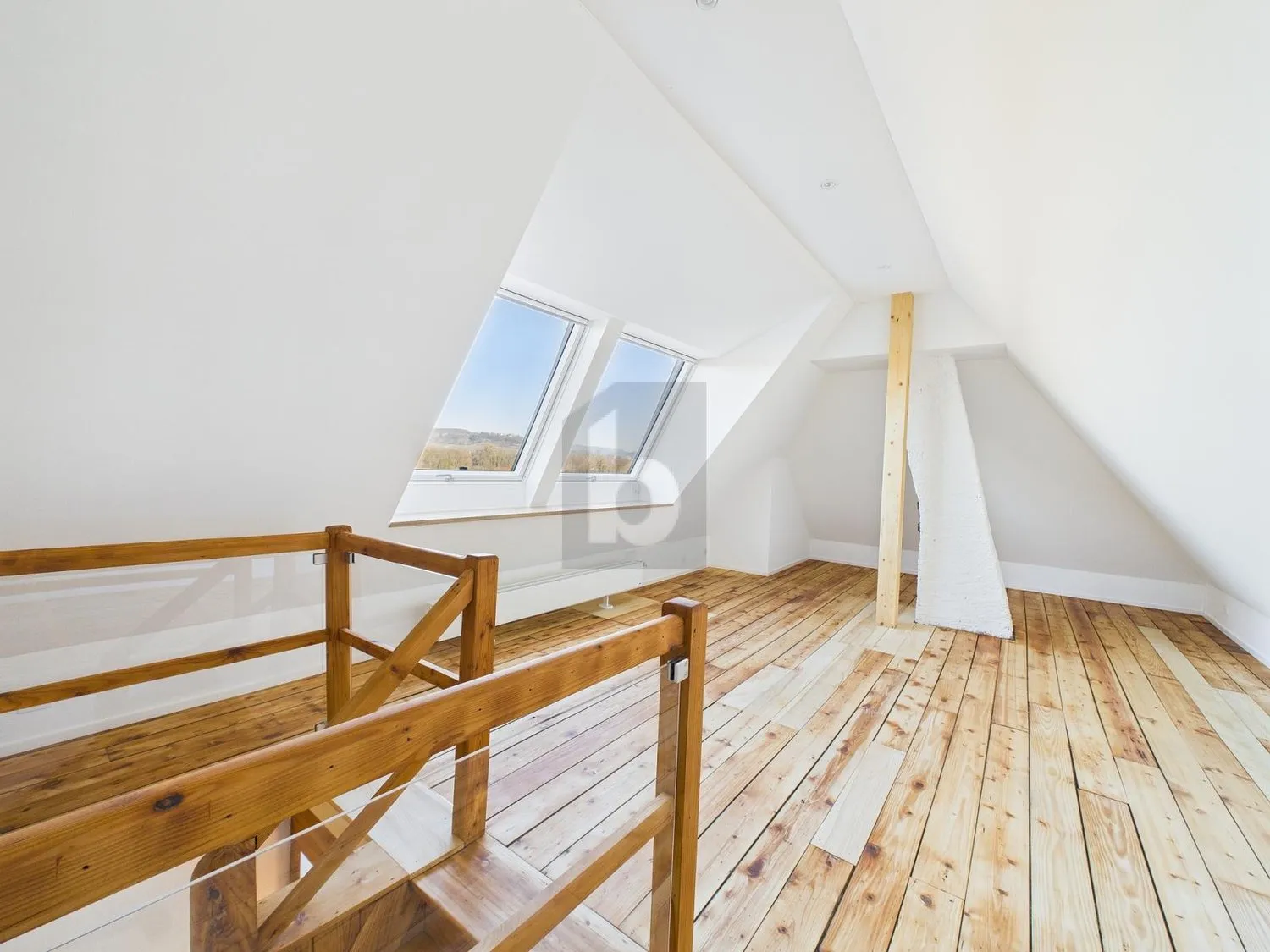 LICHTDURCHFLUTET MIT FREIEM BLICK