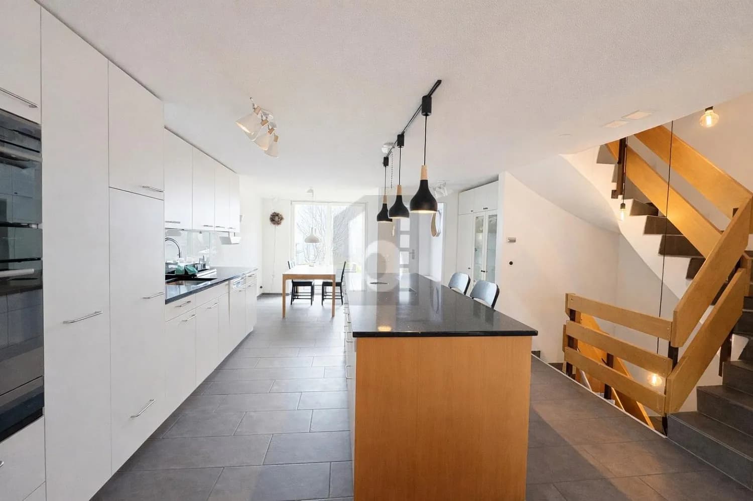 MODERN SANIERT MIT GROSSEM GARTEN