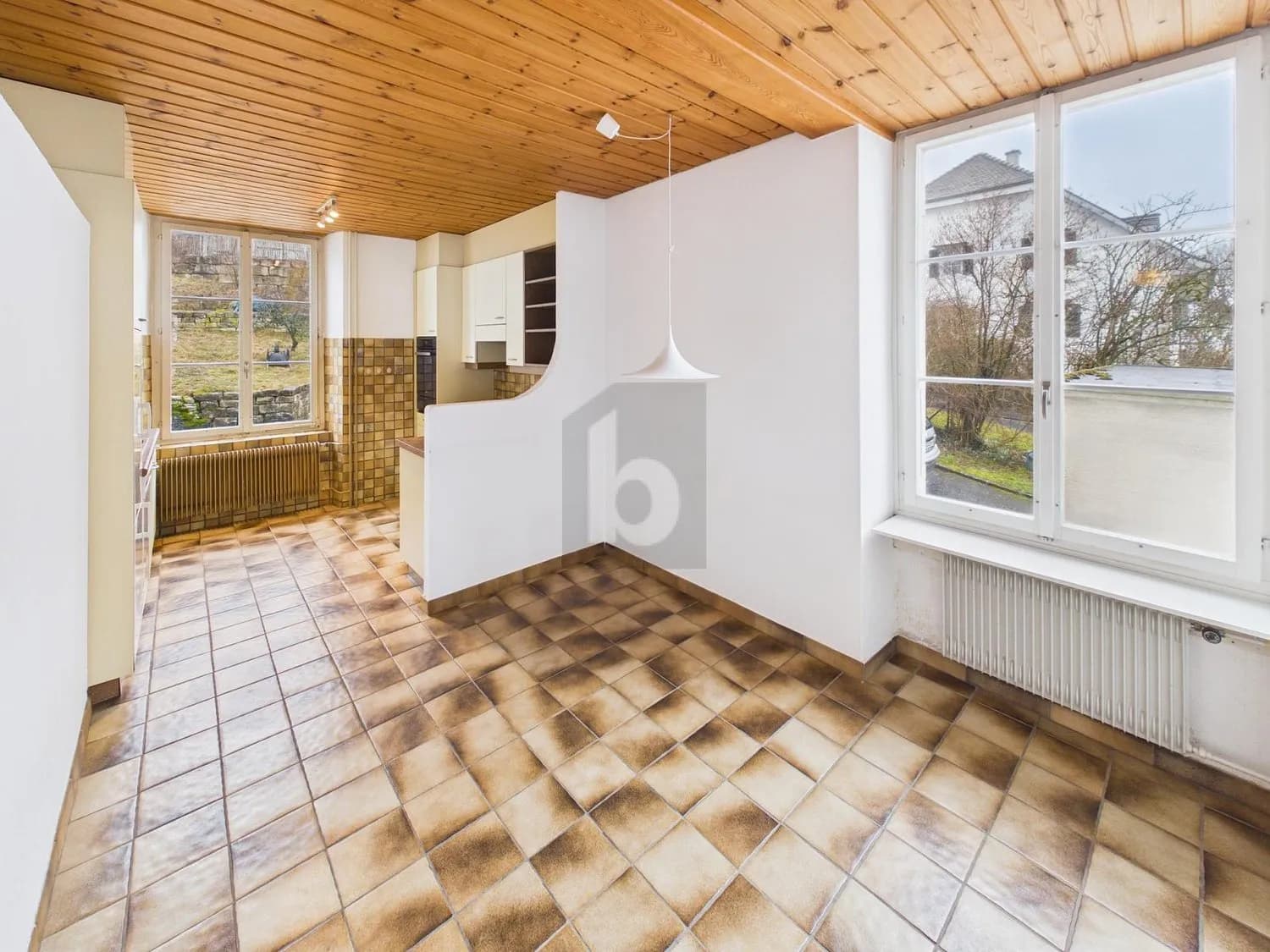 CHARMANT, RUHIG  UND HELL