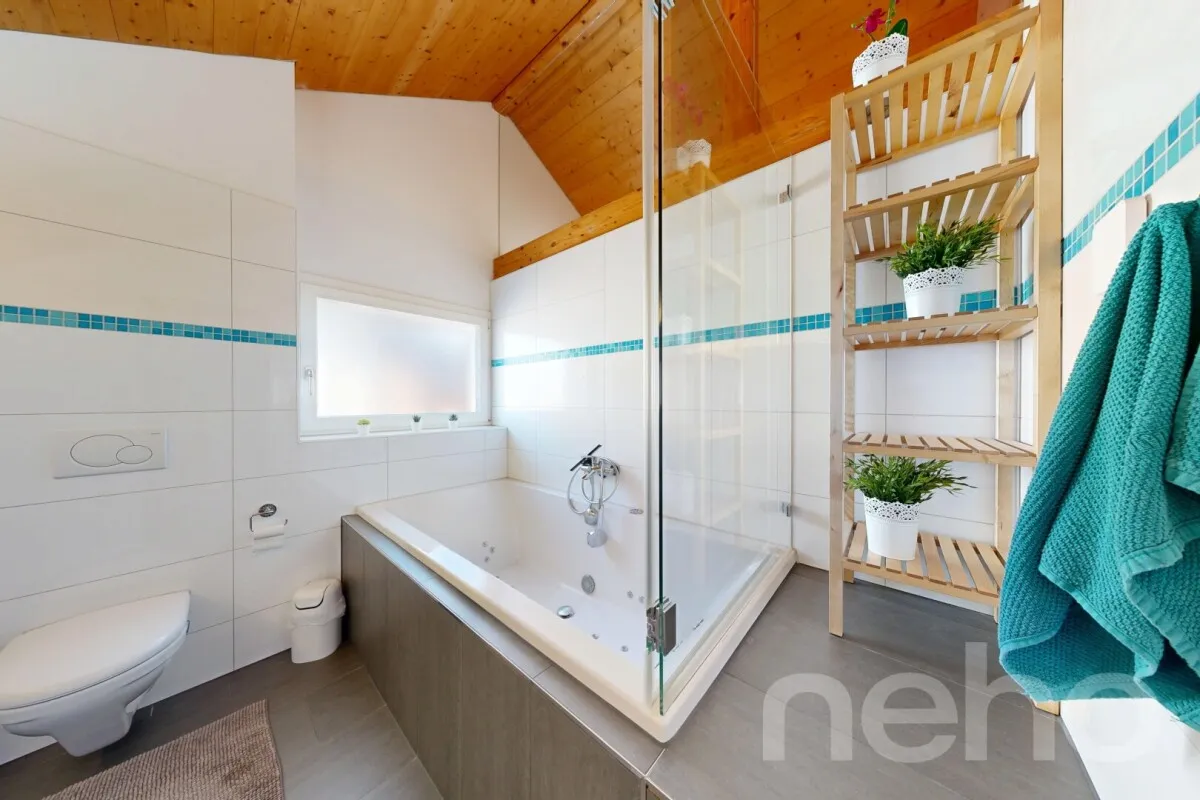 Grosszügige Doppelhaushälfte mit Garten und Terrassen an ruhiger Lage