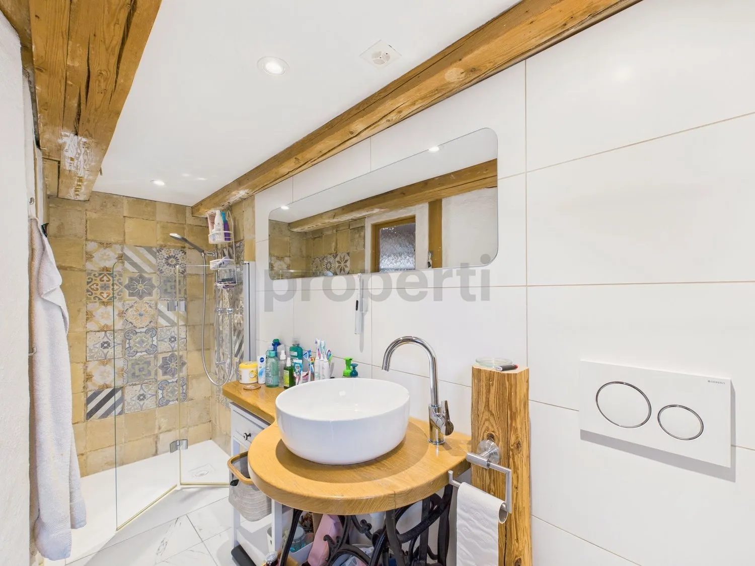 Neu renoviertes 5-Zimmer-Eckhaus mit Garten in Wetzikon