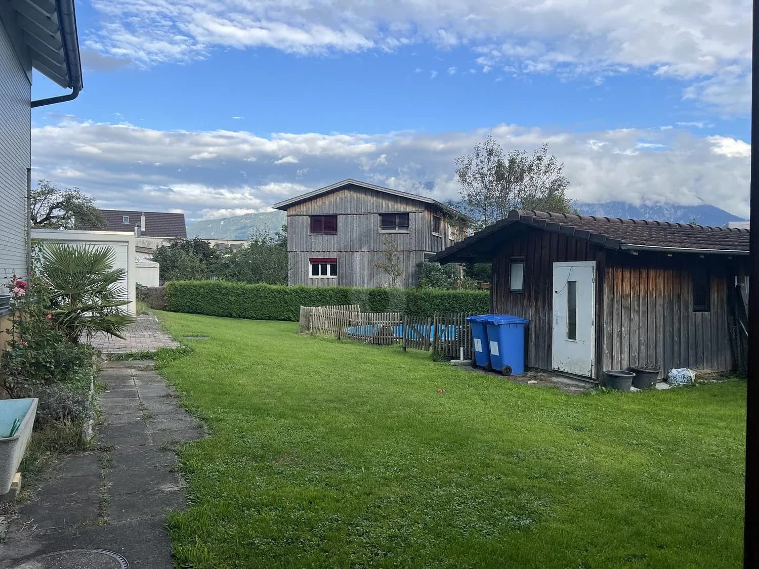 FAMILIENFREUNDLICH MIT SONNIGEM GARTEN!