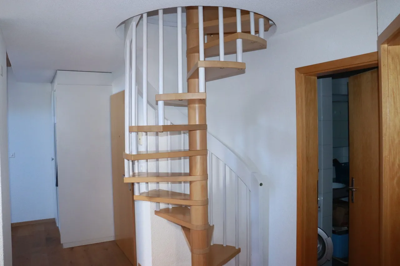 Charmante 3.5-Zimmer-Wohnung mit Galerie und Balkon in Wilderswil!