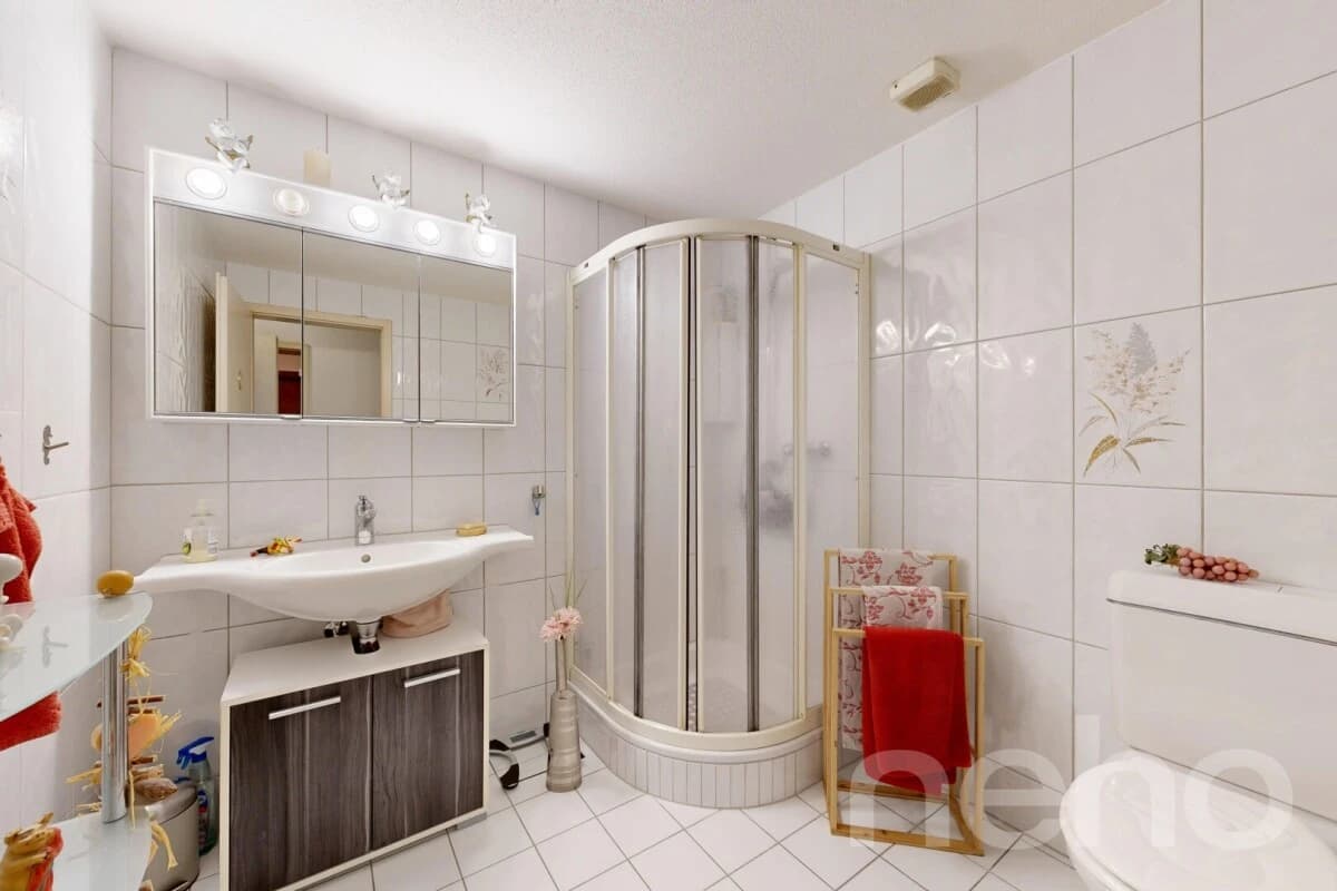 Grosszügige 4.5-Zimmer-Terrassenwohnung mit Lift und Wintergarten